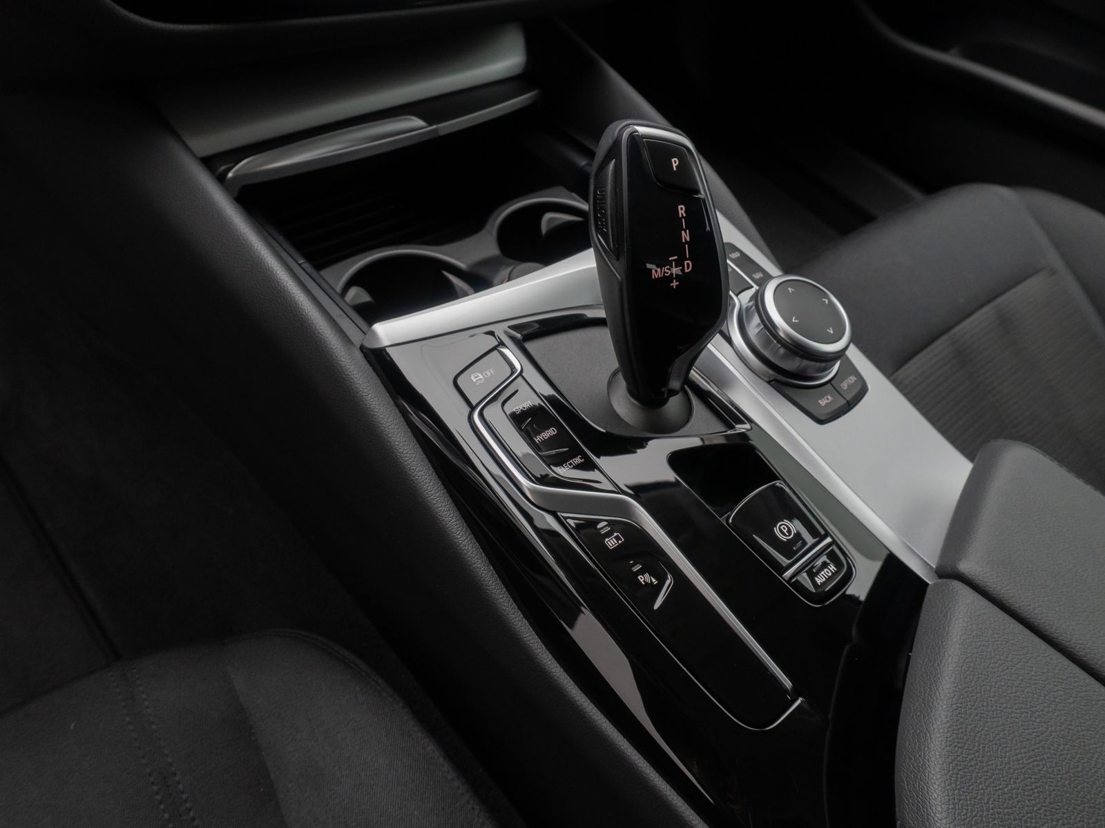 Fahrzeugabbildung BMW 520e GeschwindigReg DAB Kamera CockpitPro Alarm