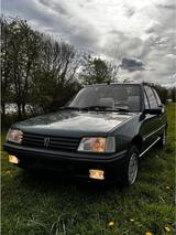 Peugeot 205 Roland Garros Cabrio mit Anhän... - Peugeot 205: Roland Garros
