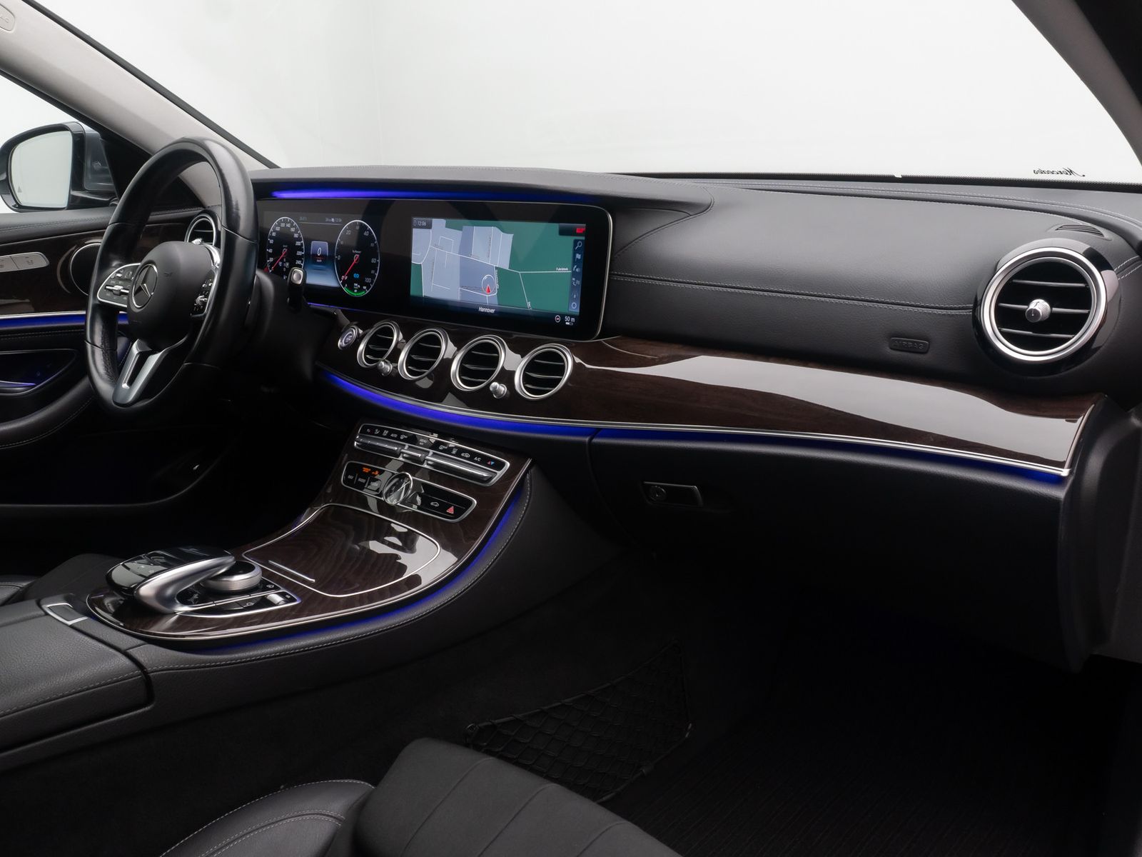Fahrzeugabbildung Mercedes-Benz E 300 de Widscreen 360&deg; DAB AHK FahrAss HiFi 18"