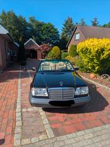 Mercedes-Benz E 220 E 220 - Mercedes-Benz E 220 mit Benzin-Antrieb: Automatik