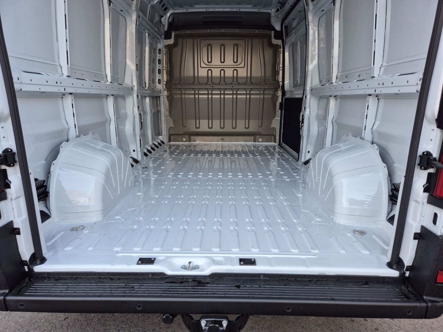 Fahrzeugabbildung Peugeot Boxer KW 35 L3H2 BlueHDi 140 AHK-abn. Navi