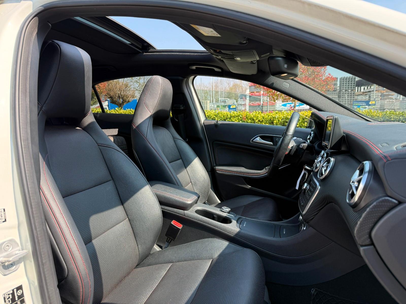 Mercedes-Benz A 250 4Matic AMG Line* Panorama* Bi-Xenon*