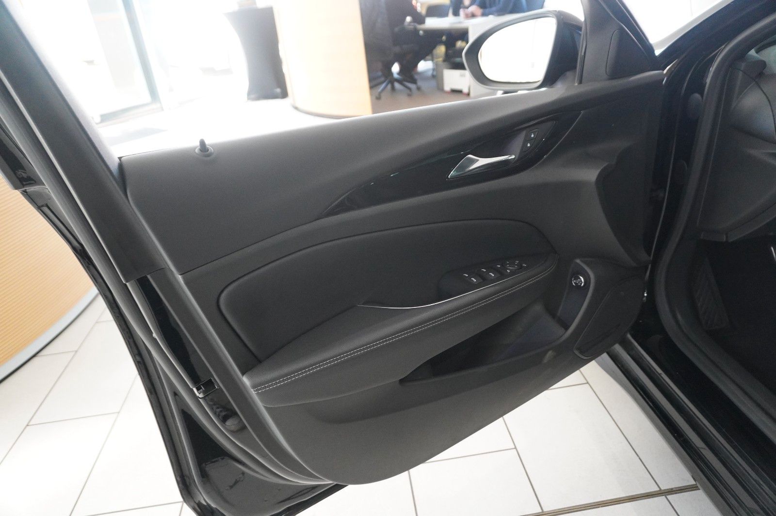 Fahrzeugabbildung Opel Insignia B ST 2.0D ULTIMATE NAVI/OPC/VIRT/SH/AHK