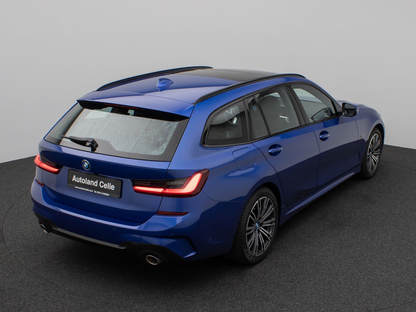 Fahrzeugabbildung BMW 330e  M Sport Panorama Laser Kamera HUD HiFi