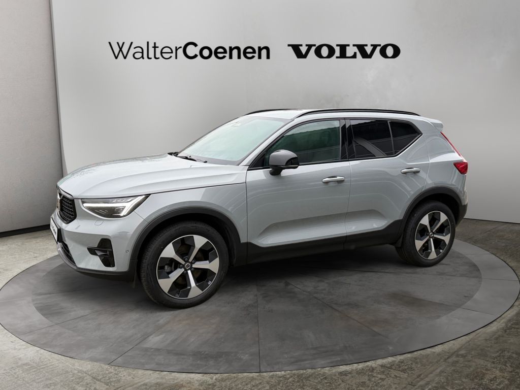 VOLVO XC40 B3 B DKG Plus Dark 360° 19