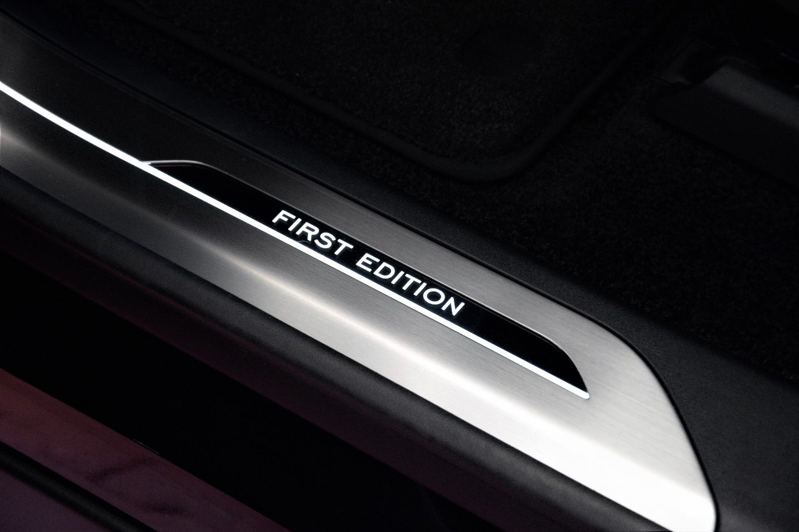 Fahrzeugabbildung Land Rover Range Rover First Edition  Hybrid Pano