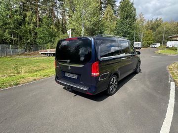 Mercedes V 220 - 5