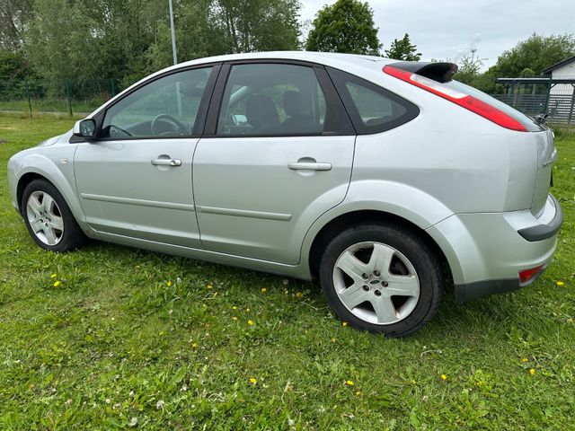 Ford Focus Lim. Style — Bild 2