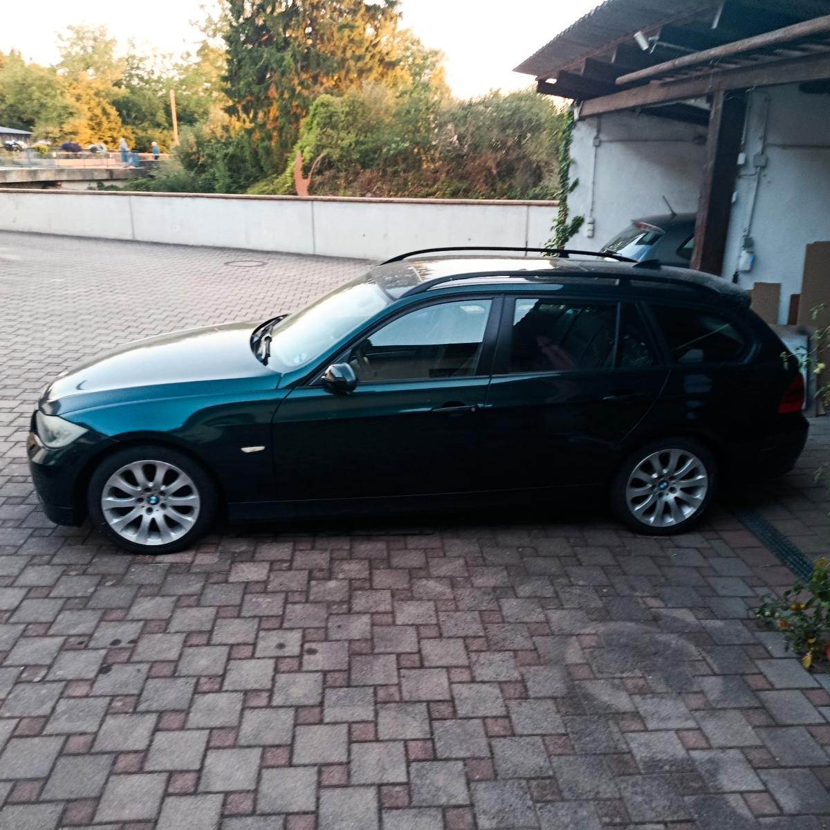 BMW 320 2007 — rear view