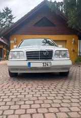 Mercedes-Benz Mercedes A124 Cabrio E200 jung Timer - gebrauchte Mercedes-Benz E 200 aus dem Jahr 1995
