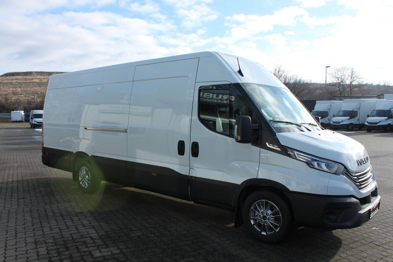 Fahrzeugabbildung Iveco Daily 35S18HA8 V/P 2x Schiebetür