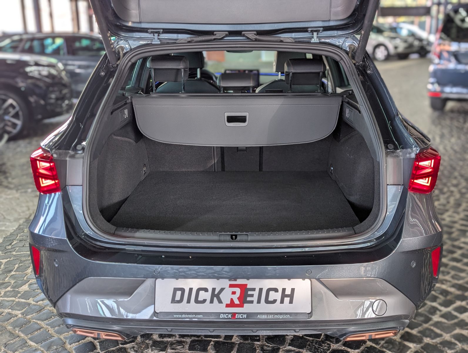 Fahrzeugabbildung CUPRA Leon 1.5 e-Hybrid PLUG-IN LED INTELIG-DRIVE EDGE