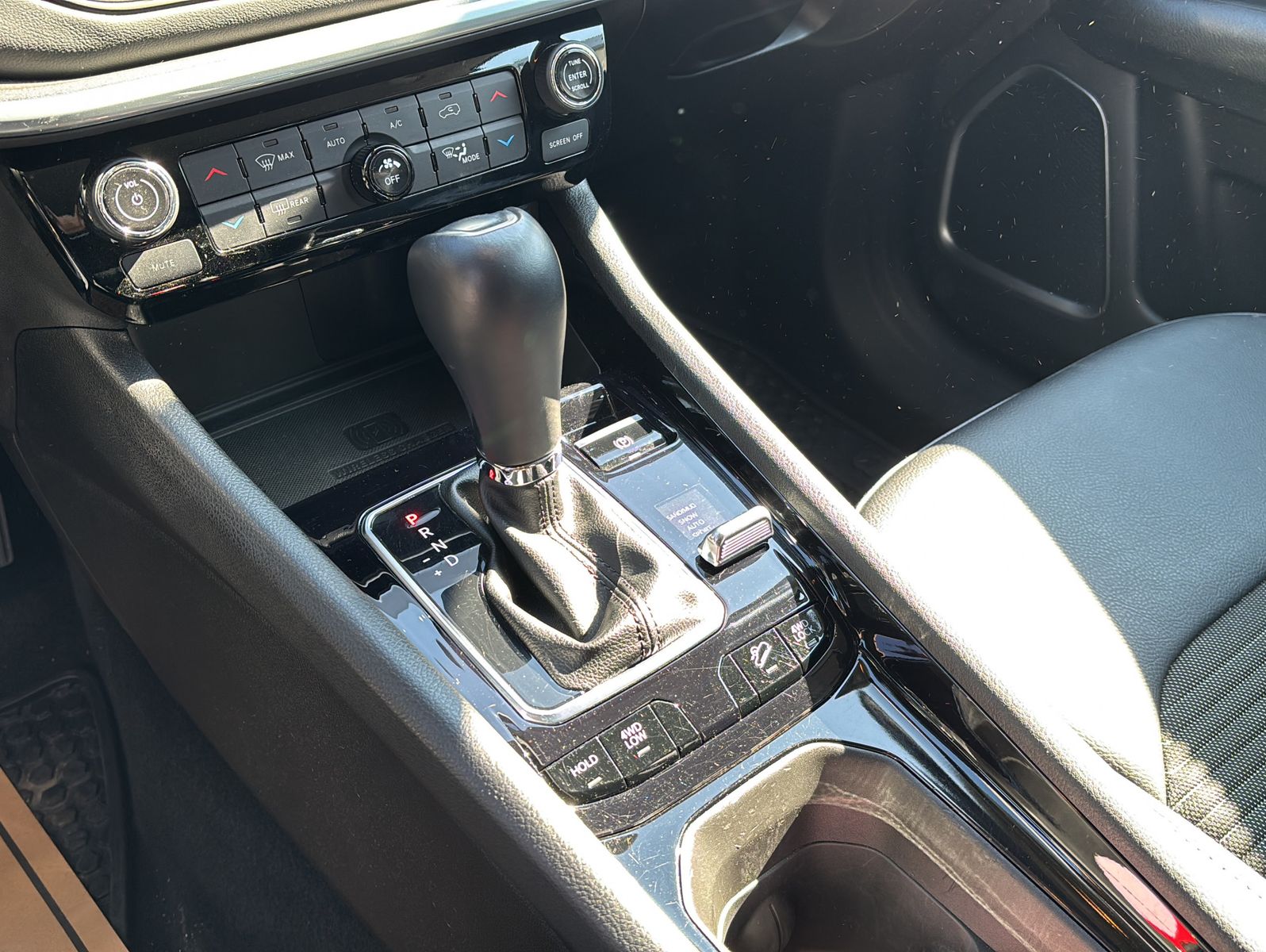 Fahrzeugabbildung Jeep Compass 1.3 T4 Plug-In Hybrid Limited 4xe 140kW