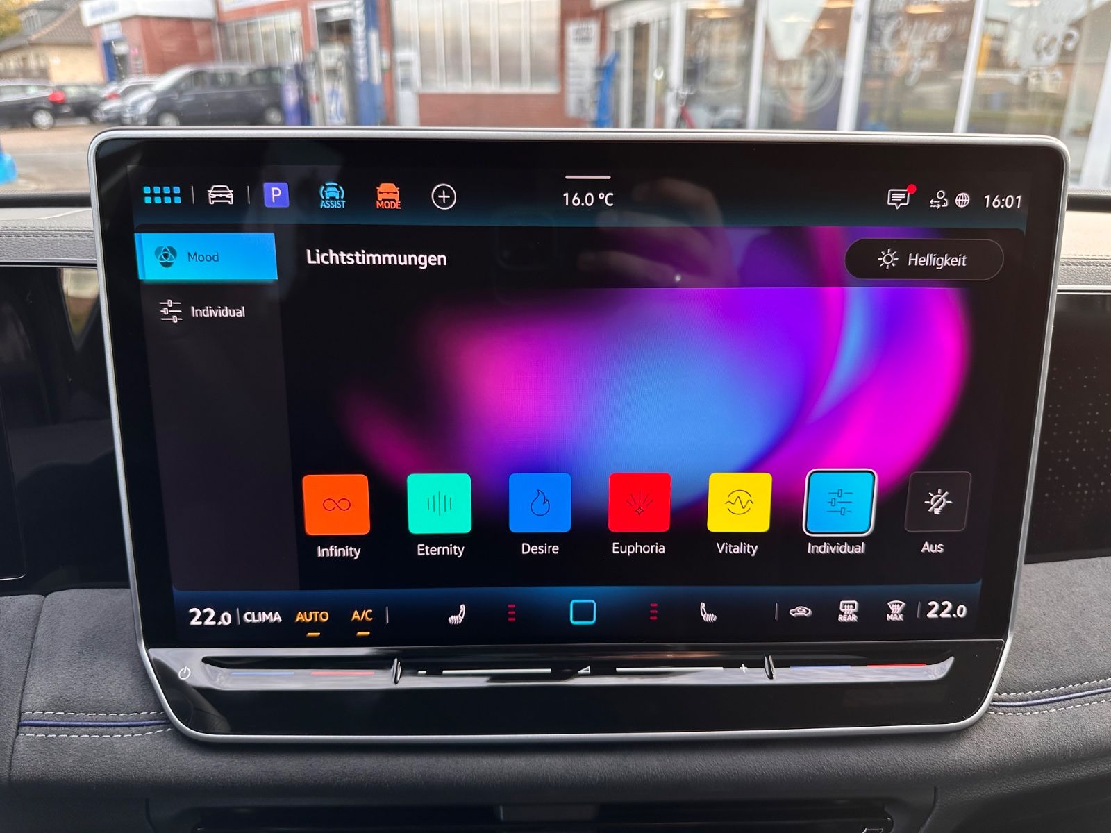 Fahrzeugabbildung Volkswagen Tiguan R-Line 2.0 TDI DSG Black/Pano/Matrix/AHK