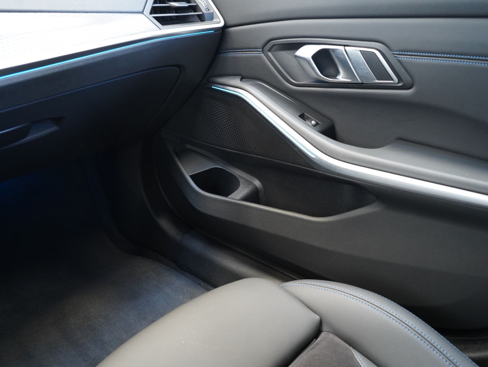 Fahrzeugabbildung BMW 320 d xDrive Touring M Sport LED/DAB/CARPLAY/ACC