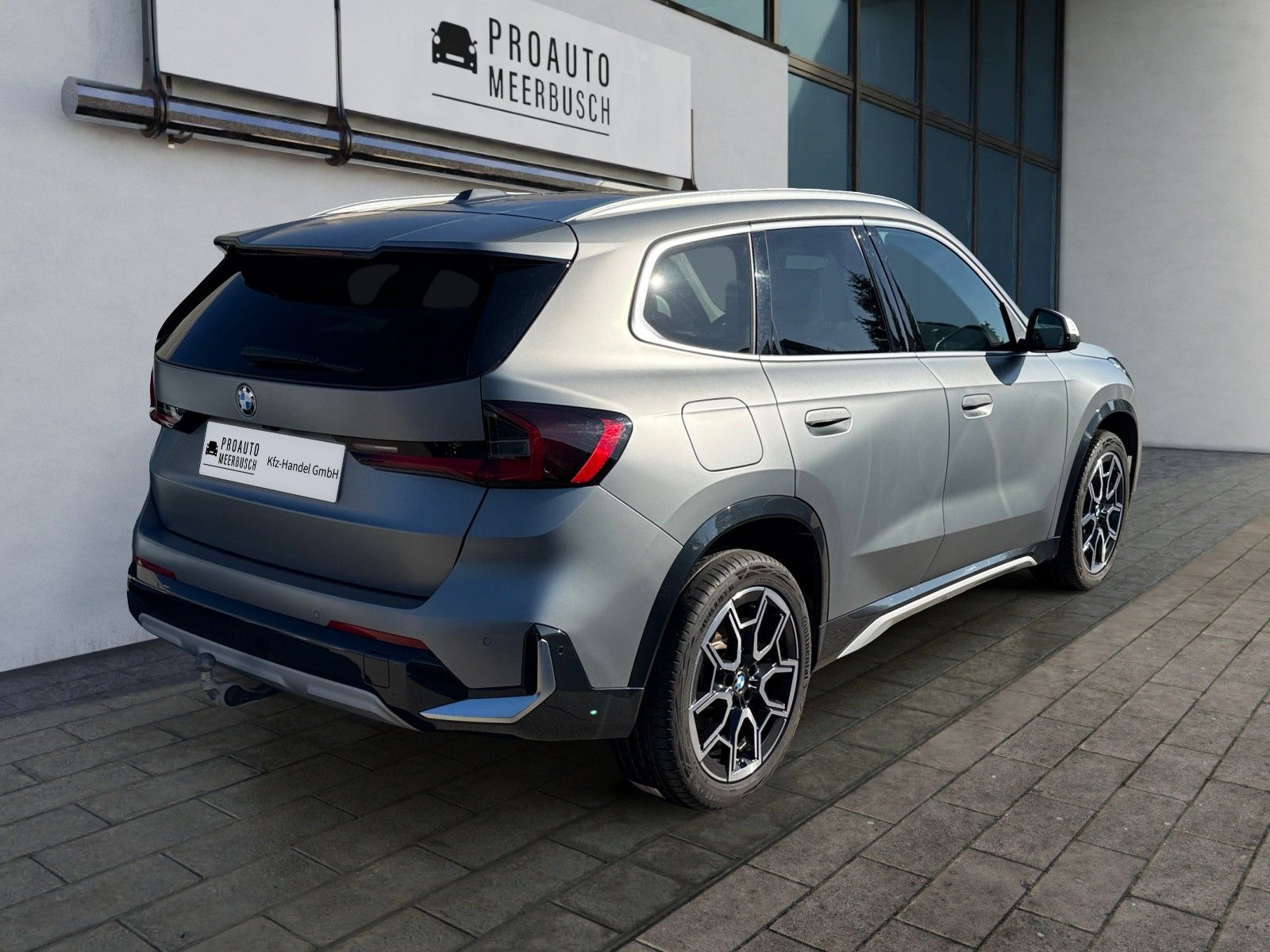BMW X1 23d xDrive AHK/ADAPTLED/HUD/360°/PANO/DAB foto 3