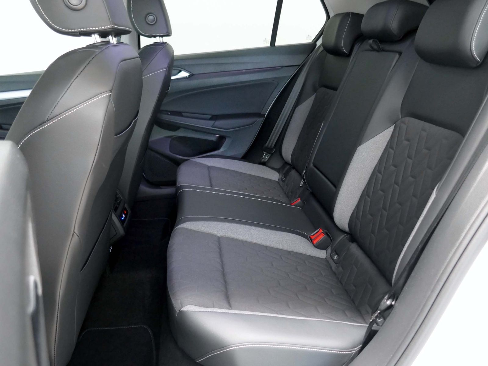 Fahrzeugabbildung Volkswagen Golf VIII GOAL 1.5 TSI | LED RFK ACC Sitzhzg.