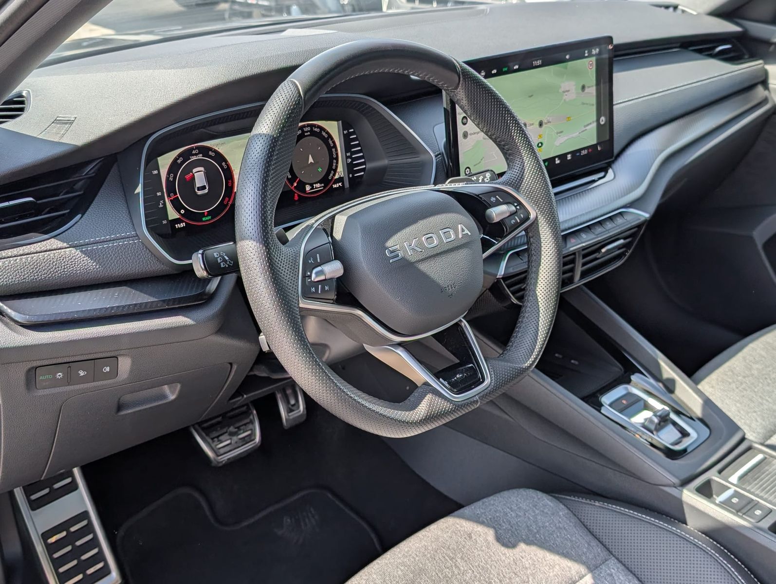 Fahrzeugabbildung SKODA Octavia 1.5 DSG Sportline PANO*MATRIX*AHK*5J.GAR