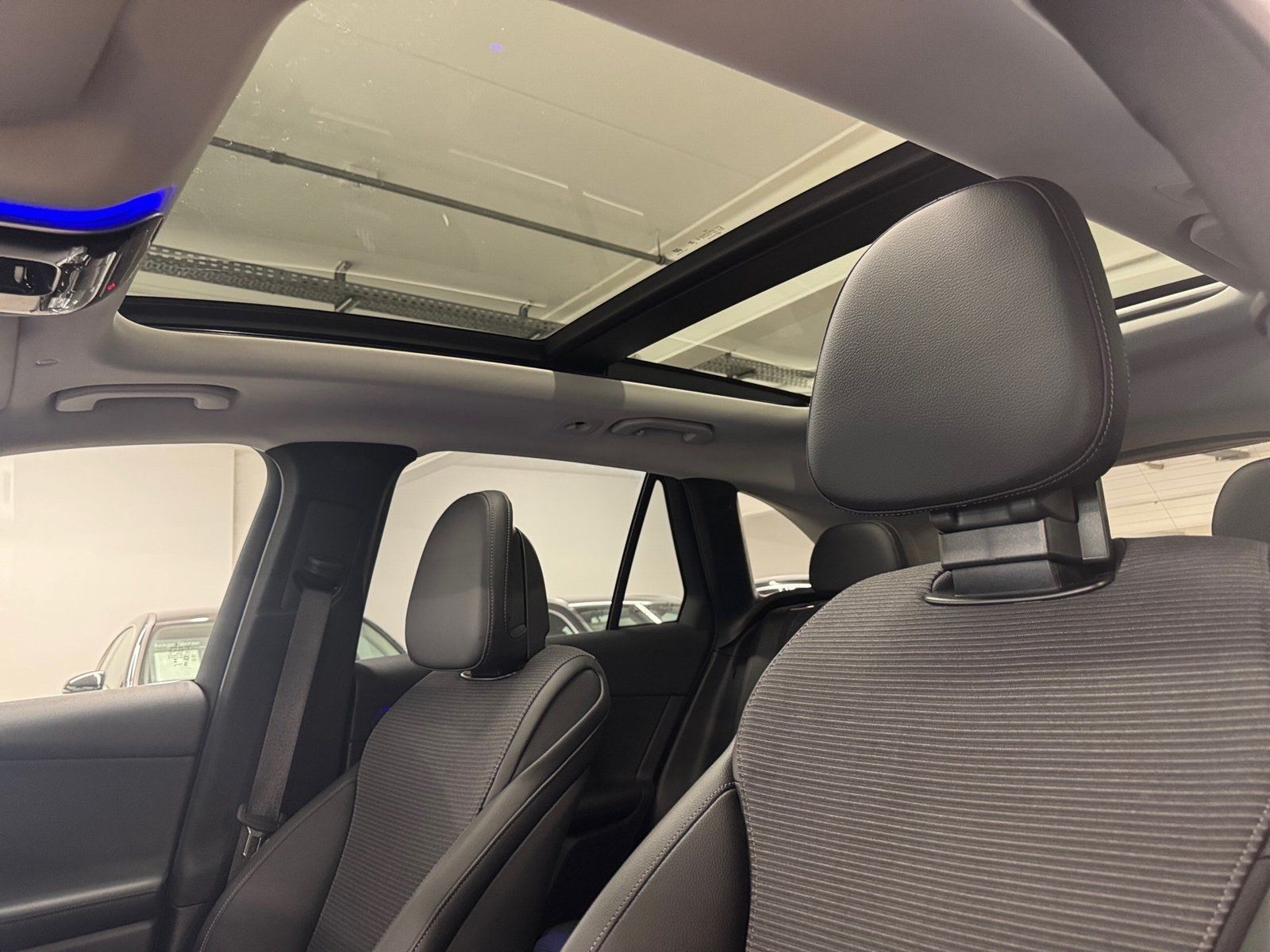 Fahrzeugabbildung Mercedes-Benz GLC 200 4M Avantgarde*STDHZG*AHK*Pano*Totwinkel*
