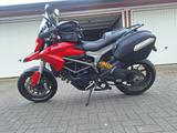 Ducati Hyperstrada mit Reisekoffer und Tankrucksack - DUCATI HYPERSTRADA