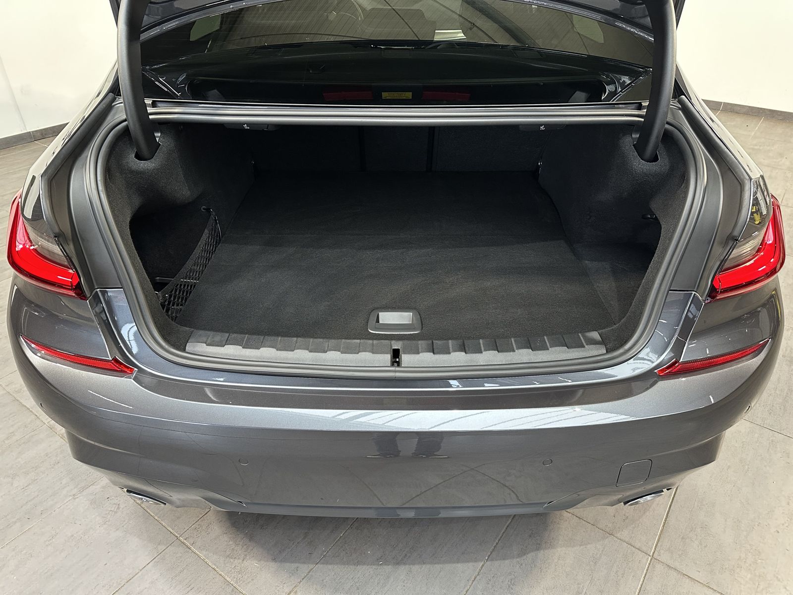 Fahrzeugabbildung BMW 330e M-Sport NAV+LASER+ACC+HEAD-UP+KAMERA+19ZOLL