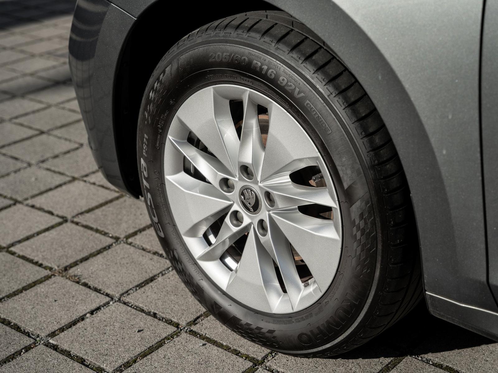 Skoda OCTAVIA C. AMBITION 1.0 TSI AHK Kam. Pano KlimaA