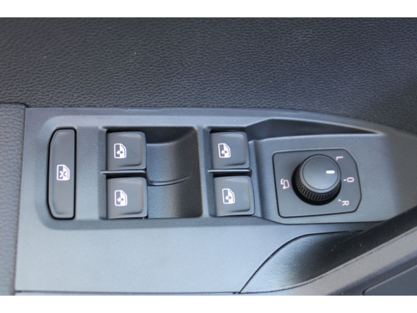 SEAT Arona 1.0 TSi Style LED GRA Full Link AHK PDC DA - Image 13
