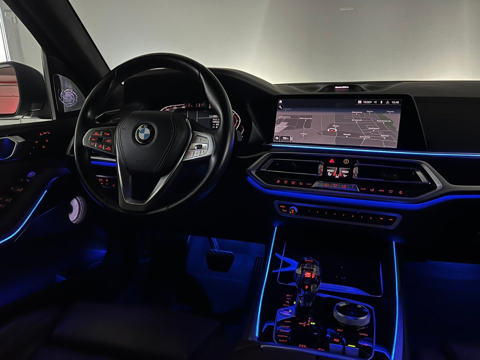 Fahrzeugabbildung BMW X7 xDrive 30d/AHK/B&W/SKYLOUNGE/MASSAGE/7-SITZER