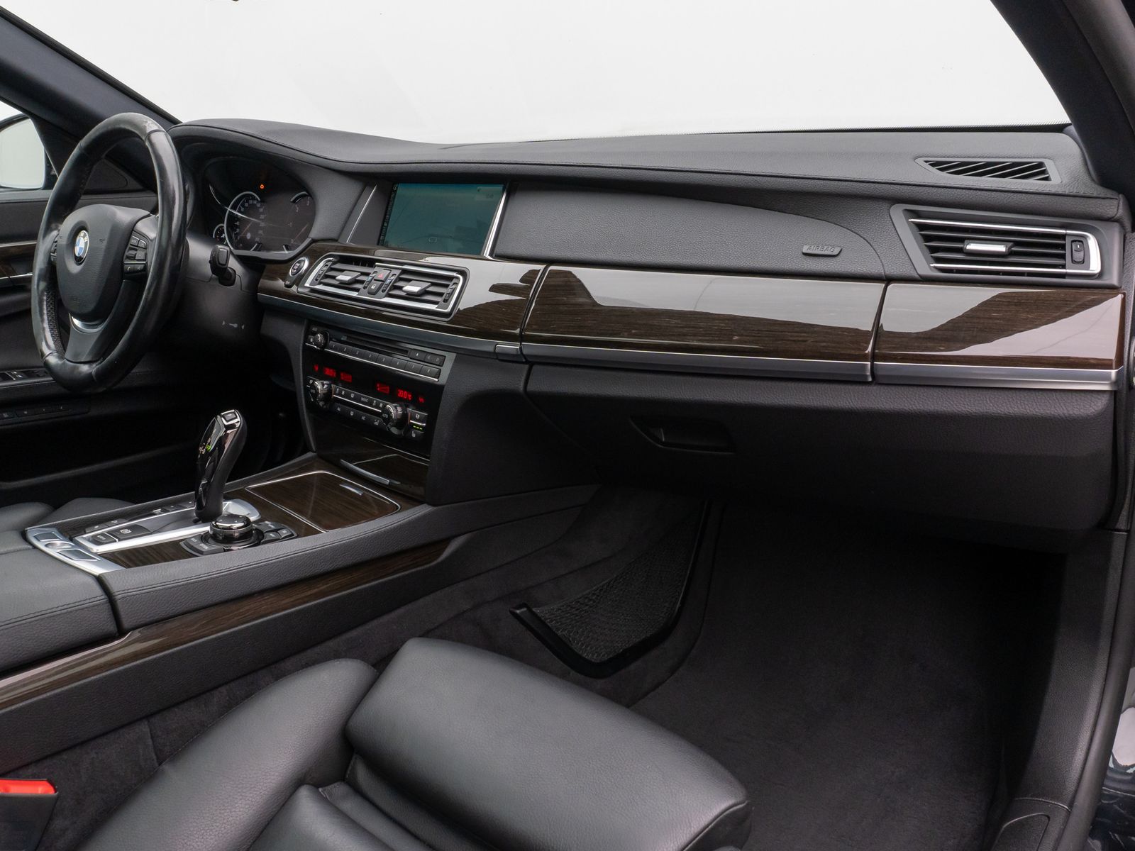 Fahrzeugabbildung BMW 740d xD Glasdach Kamera HUD HiFi Lenkrhzg SoftCl