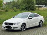 Mercedes-Benz E 200 CGI Coupe BlueEFFICIENCY Automatik Avantga - Mercedes-Benz E 200: Coupé, Cgi