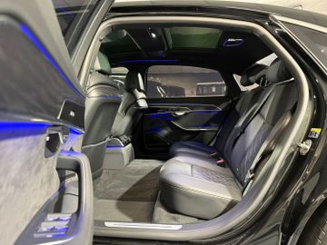 Audi A8 - 8