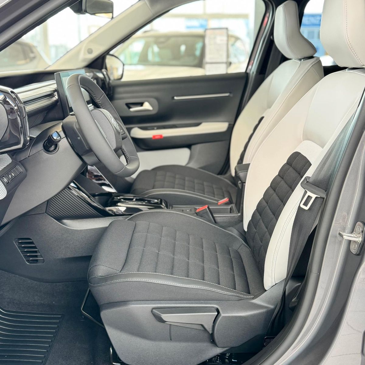 Fahrzeugabbildung Citroën C3 Aircross Hybrid 145 PLUS