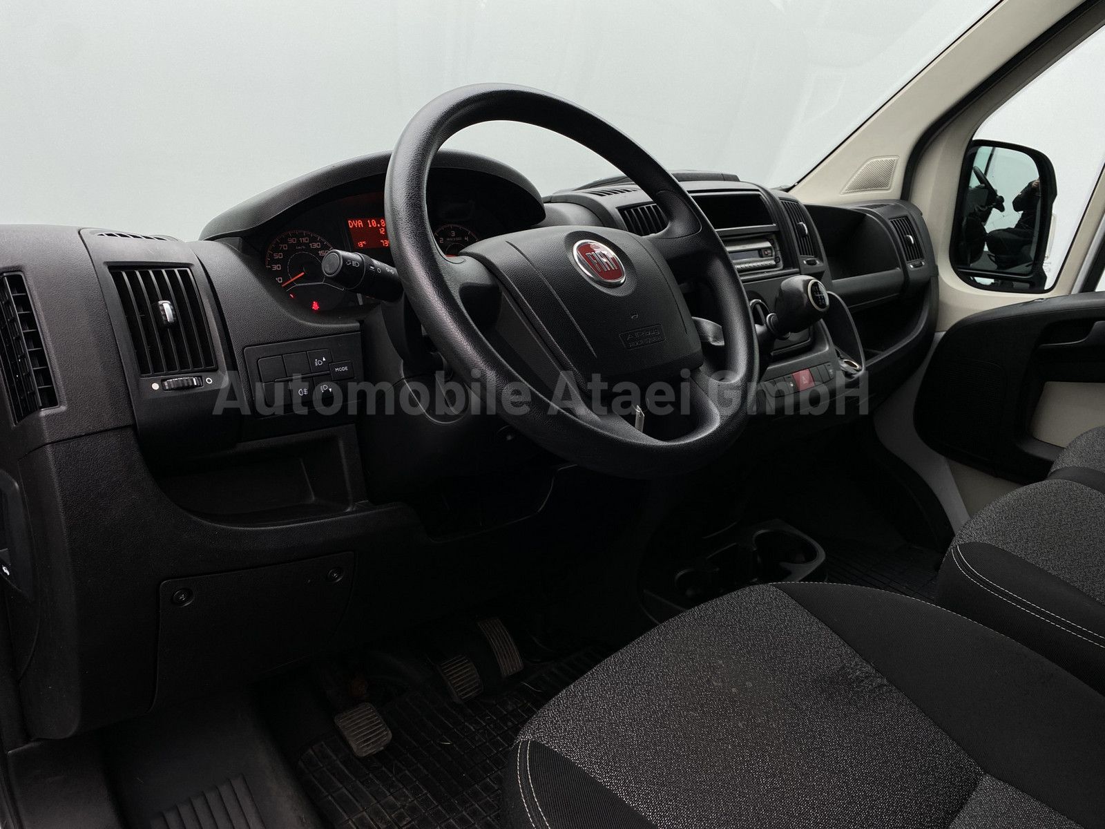 Fahrzeugabbildung Fiat Ducato Kasten 30 *1.HAND* 3-SITZER 0730