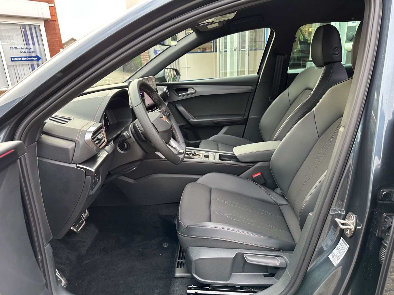 Fahrzeugabbildung CUPRA Leon ST 1.5 eTSI DSG Navi/ACC/AHK/LED/Shzg/GJR