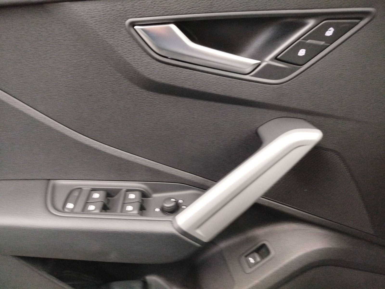 Audi Q2 30 TFSI LED DAB VC PDC Sitzheizung