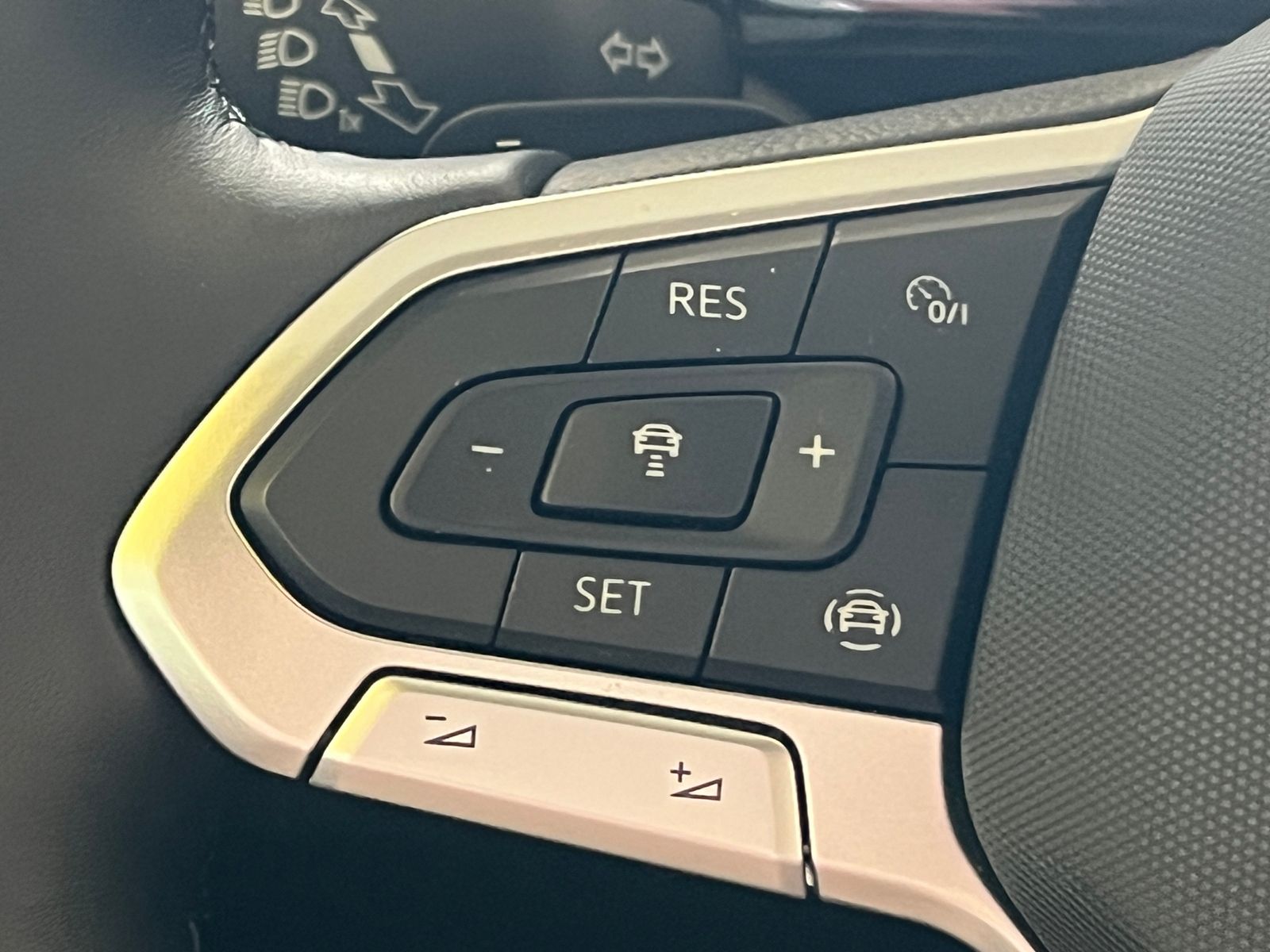 Fahrzeugabbildung Volkswagen T-Roc Cabriolet 1.5 TSI DSG *AHK, LED, Black Sty