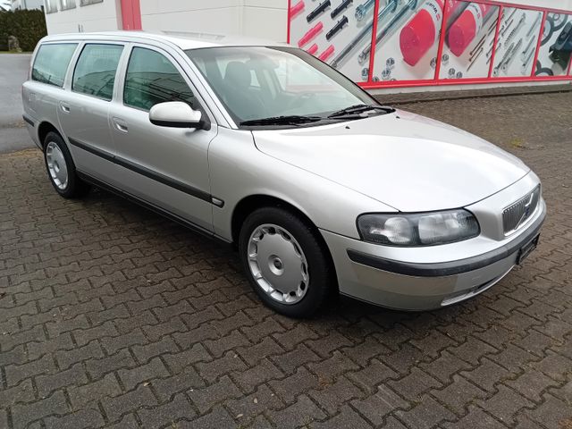 Volvo V70 2.4 T    " Tüv  neu "