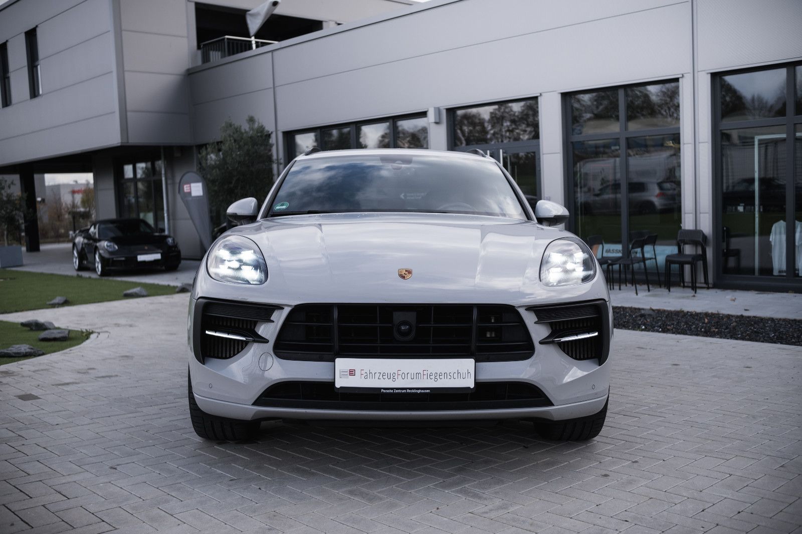 Fahrzeugabbildung Porsche Macan GTS-Servo Plus-LED-Sport-Design-Paket