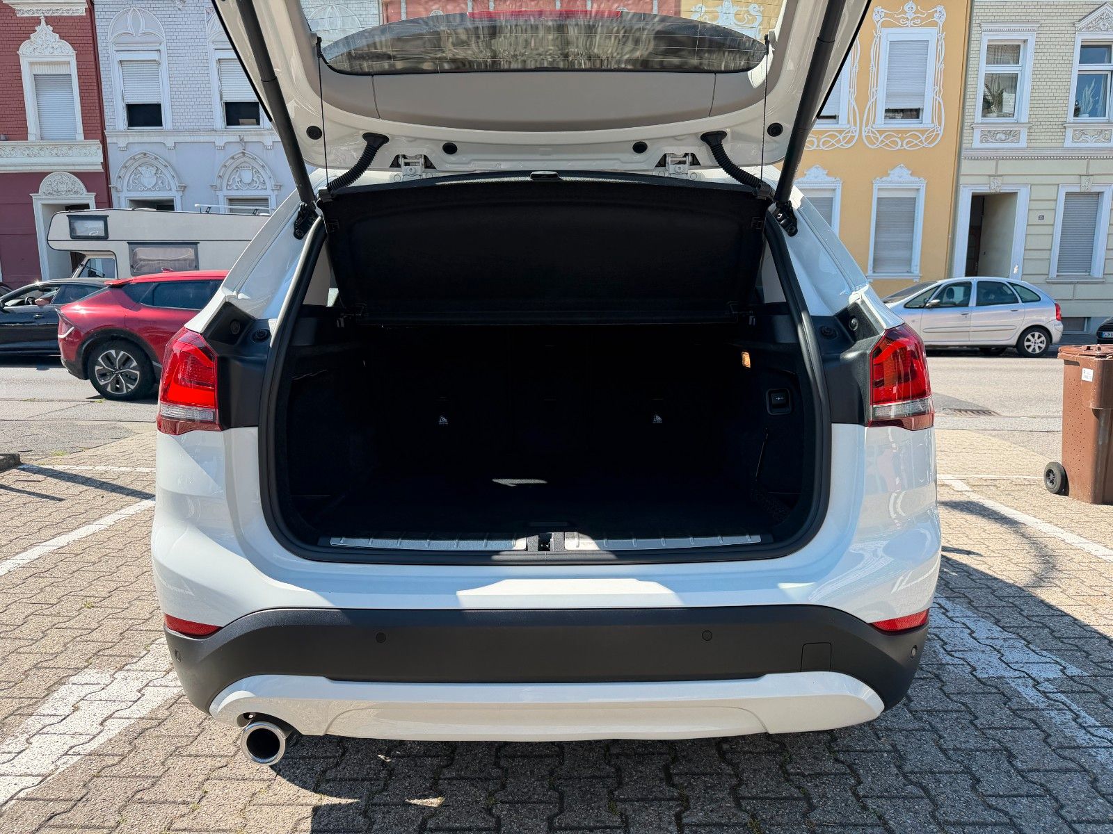 Fahrzeugabbildung BMW X1 sDrive 18 i NAVI LED KAMERA AUTOMATIK 8-FACH