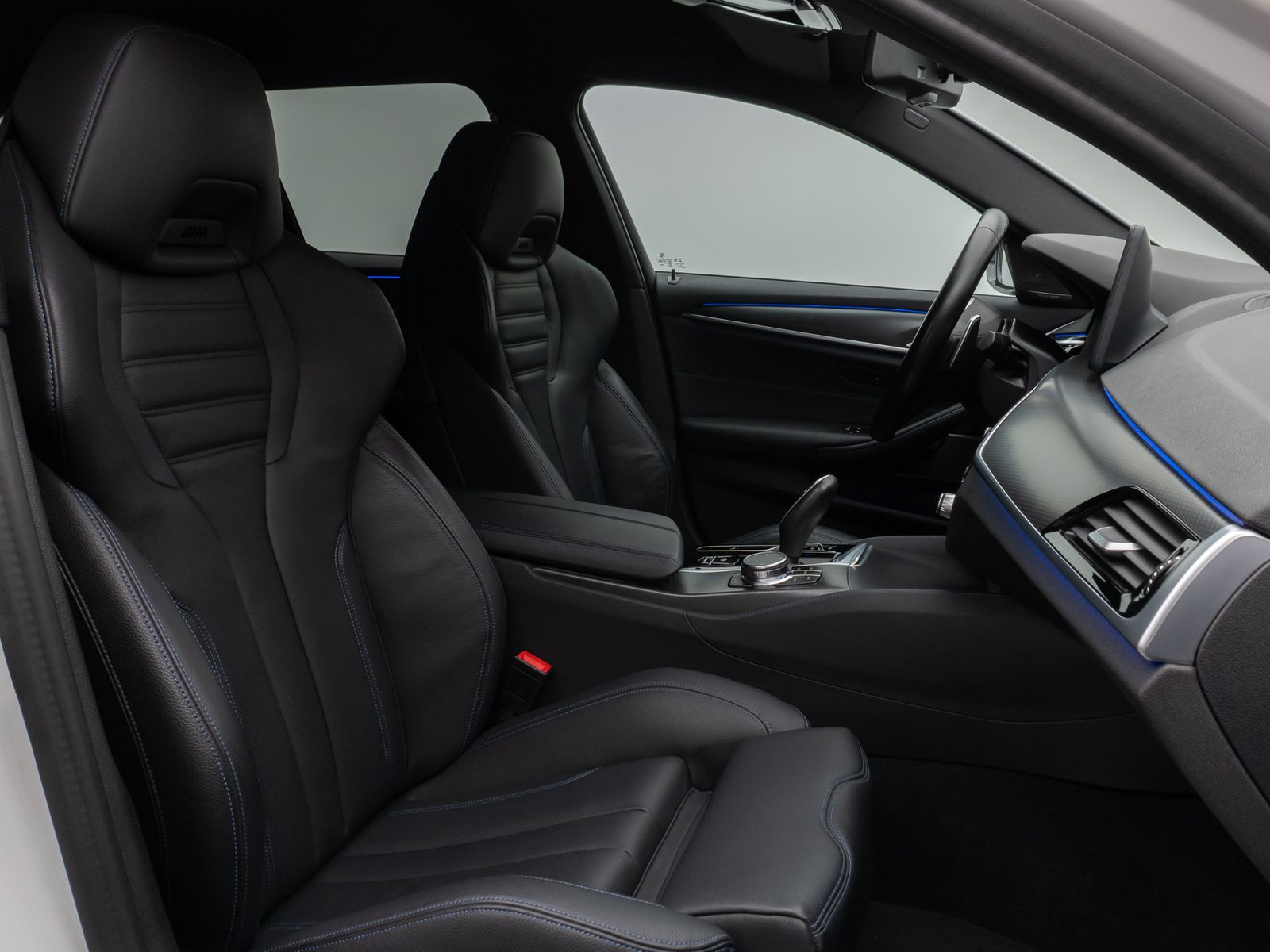 Fahrzeugabbildung BMW 540d xD M Sport Kamera DAB H/K AHK Alarm 20Zoll