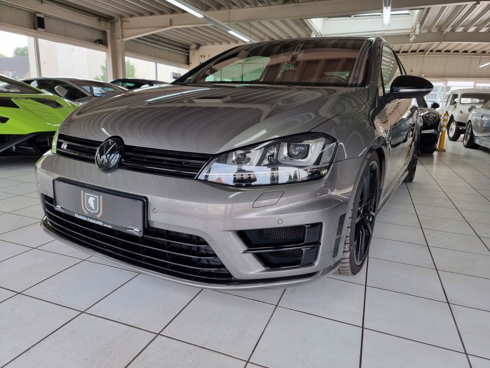 Fahrzeugabbildung Volkswagen Golf R by MTR/520 PS/Sleeper/Extrem schnell
