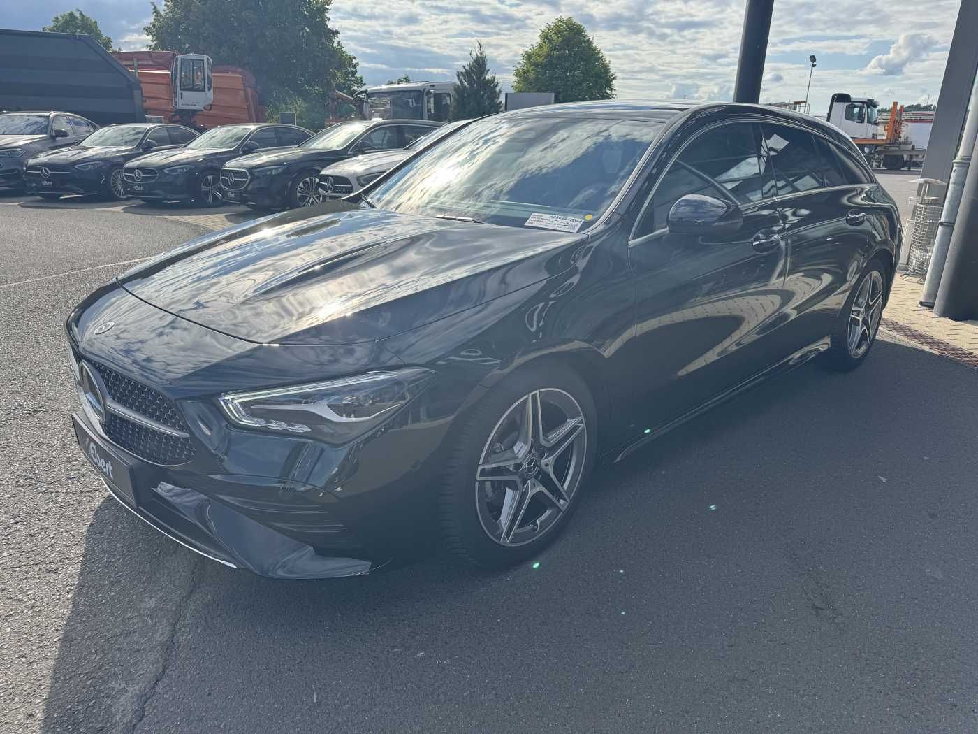 Fahrzeugabbildung Mercedes-Benz CLA 180 Shooting Brake+AMG+Distr+AHK+RFK+