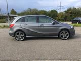 Mercedes-Benz B 250 DCT - Volle Ausstattung,Panorama,AHK - Mercedes-Benz B 250 von privat