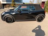 MINI Cooper S Cabrio Cooper S - MINI Cooper S Cabrio mit Benzin-Antrieb: Kleinwagen, Schaltgetriebe
