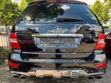 Mercedes-Benz ML 63 AMG/SCHIEBEDACH/ZWEI SÄTZE AMG FELGEN/VOLL - Mercedes-Benz aus 2010: 63 AMG