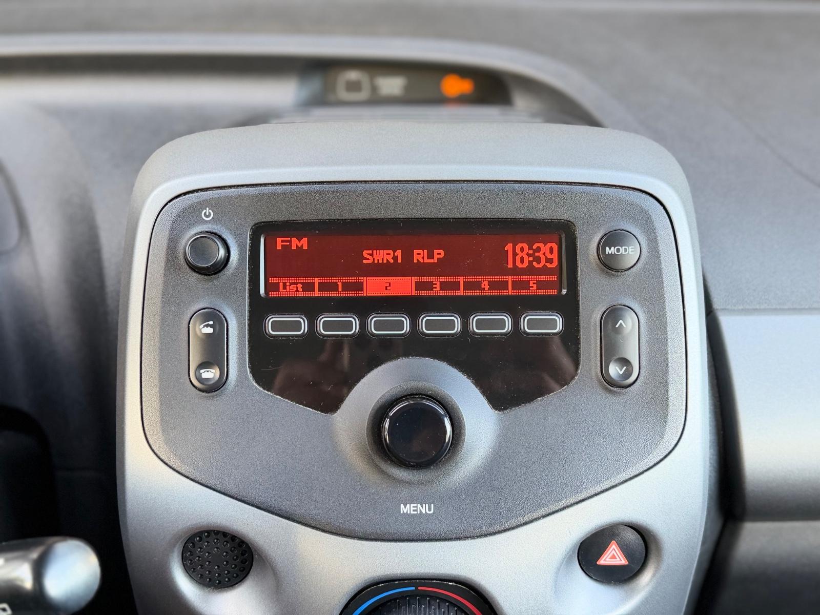 Toyota AYGO x-play *LED*BT*Klima*Tempomat*Lederlenkrad*