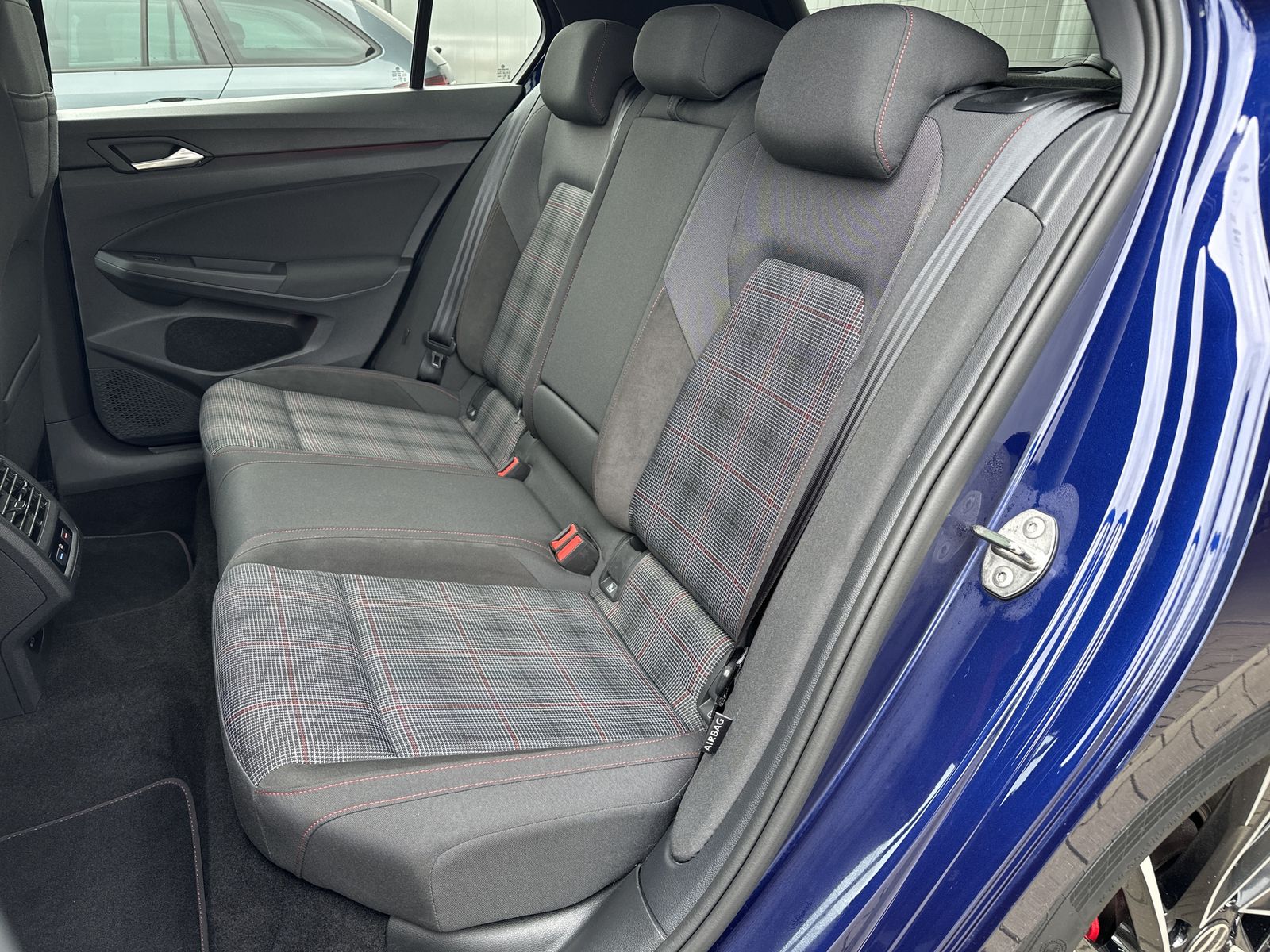 Fahrzeugabbildung Volkswagen Golf 2.0 TSI GTI DSG NAV+LED+ACC+PANO+AHK+KAMERA