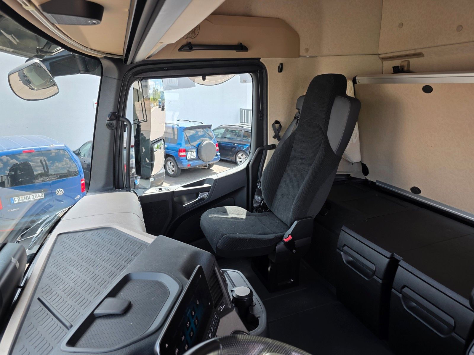 Fahrzeugabbildung Mercedes-Benz Actros 2552 L BDF Vantec hydr. liftbarer Rahmen