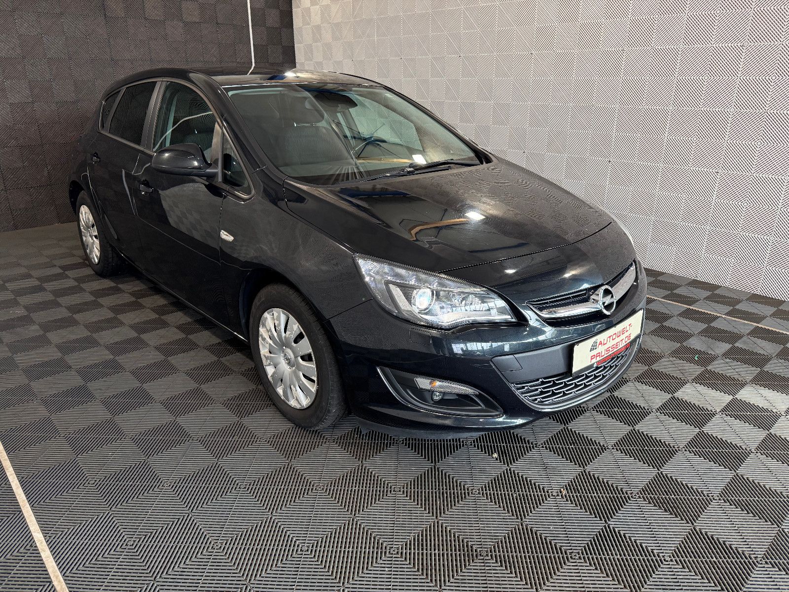 Gebrauchtwagen Opel Astra Astra J Lim.*EDTITION*BiXENON-TEMPO-SHZ-PDC-BT in Horb am Neckar