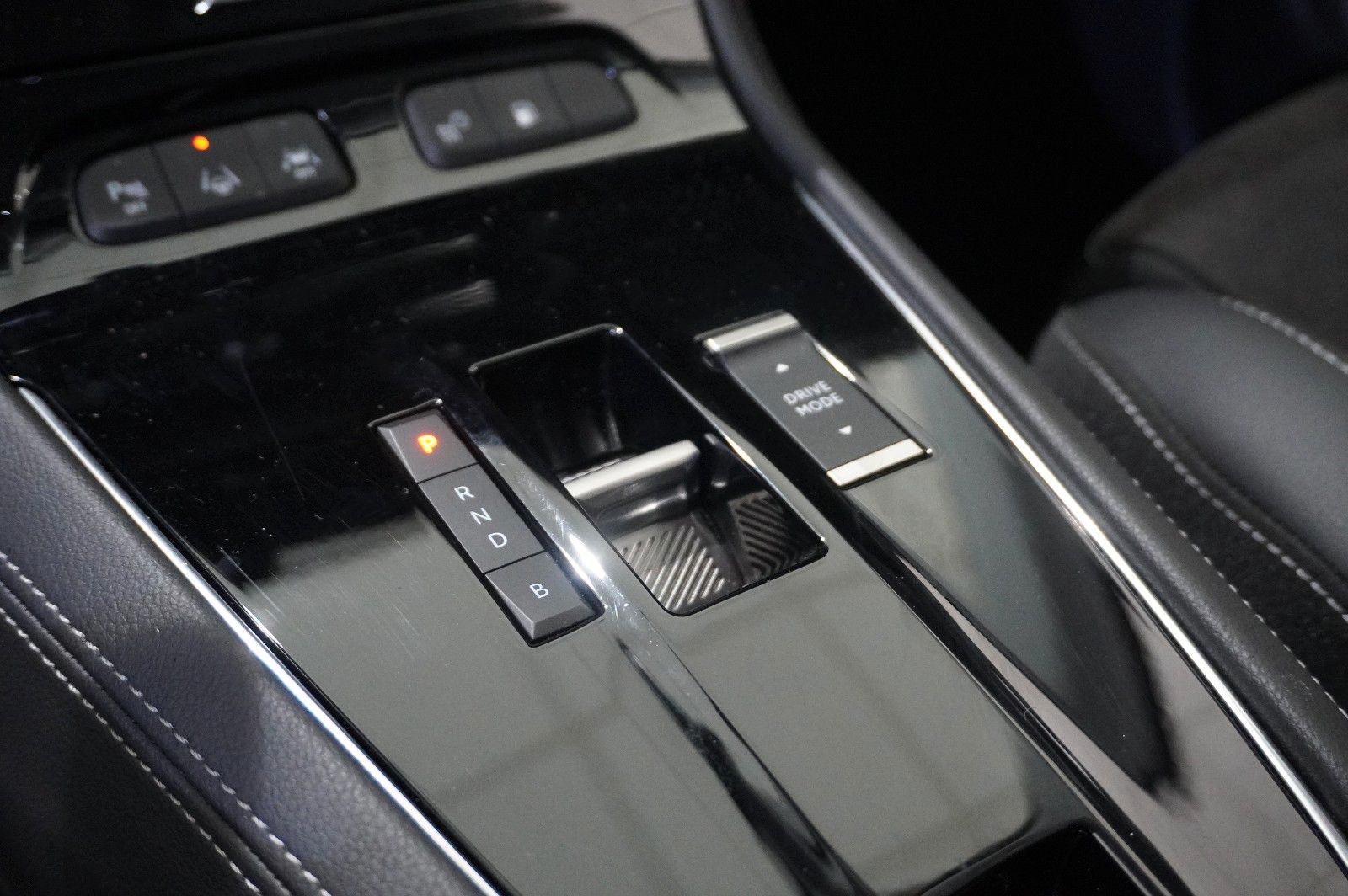 Fahrzeugabbildung Opel Grandland (X) 1.6T GSe HYBRID 4X4 NAVI/LED/SPORT